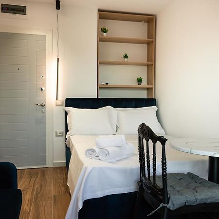 Cozy And Chic Studio Apartment Tirana Exterior foto